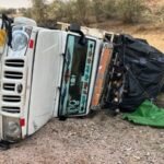 छत्तरगढ़-बीकानेर सड़क मार्ग पर टायर फटने से पलटी फल से भरी पिकअप, चालक सुरक्षित