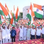 बाफना स्कूल में तीन हजार से अधिक विद्यार्थियों को वितरित किए तिरंगे